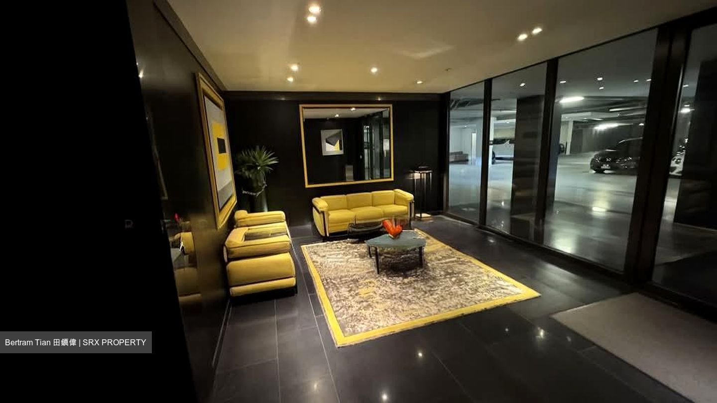 Nouvel 18 (D10), Condominium #588590101
